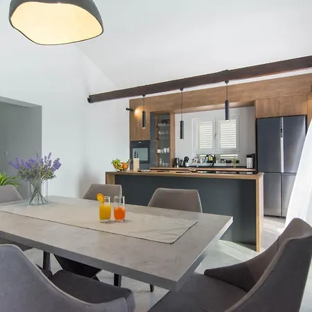 Stina Apartment *